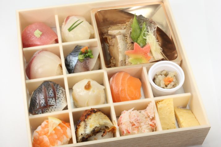 地魚の手毬寿司と魚のあら炊き膳~特上~