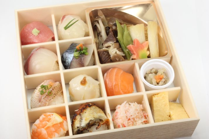 地魚の手毬寿司と牛すき焼き膳~極~