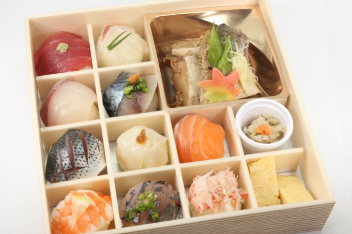 地魚の手毬寿司と魚のあら炊き膳~華~